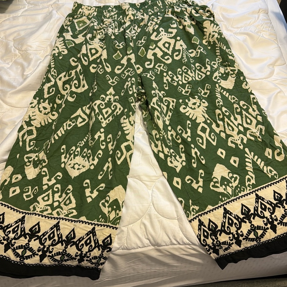 Women’s used wide leg crop pants